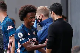 32岁新援首秀独造3球！阿森纳3-0完胜升班马，迎英超开门红图片