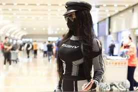 冉莹颖秀身材上瘾，胖一圈后身材比例失衡，打扮清凉腿部淤青抢镜图片