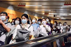 超高流量的3号线虹口足球场站，防疫措施让人放心吗？图片