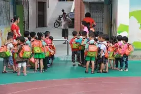 幼儿园老师在孩子身上发现这种东西，让人崩溃，园长表示请退园图片