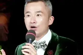 妈妈咪呀：阿姨歌声特有魔性，观众听完还不过瘾，高呼再来一首图片