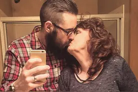 17岁少年娶71岁阿婆！婚后大秀恩爱，还拍私密视频挣钱？图片