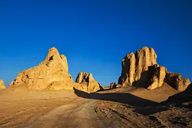 自驾穿越“魔鬼城”俄博梁，走进青海柴达木最美的雅丹地貌图片