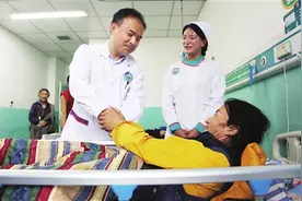 走向我们的小康生活  决战决胜脱贫攻坚  医者妙手 津昌同心（图）图片