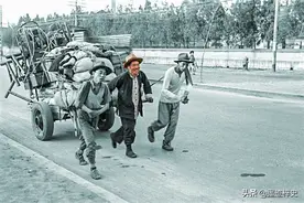 1949年，国民党部队兵败如山倒，大批家属逃奔南京城图片