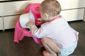 “肛欲期”的孩子怪癖太多，处理不当会留下阴影，家长要会应对图片