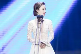 33岁舒畅穿镂空裙太美 V领风格秀美颈 颜值身材如少女图片