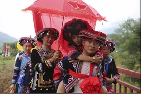 乡愁普洱丨哈尼族“哭”嫁：幸福的眼泪，美好的祝福图片