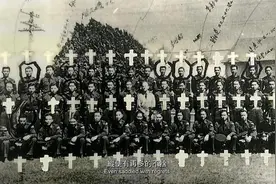 毕业即死亡倒计时，我国第一代空军毕业照，44人被打上白色十字架图片