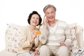 88岁大爷直言：请保姆养老三年后才明白，晚年真正能依靠的是谁图片