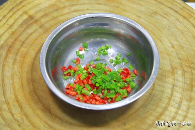 厨师长教你在家做鸡翅，步骤比例全在这，简单健康比卖的还好吃