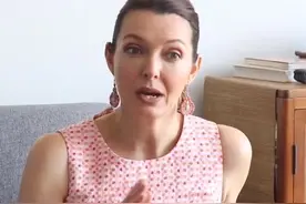 英国美女到中国工作，一星期后直言，中国人简直幸福到没话说图片