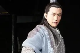 隋唐四绝之首罗松，一枪挑开李元霸的双锤，他打得过罗成吗？图片