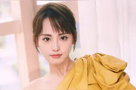 2020美女壁纸：眉如远山黛图片