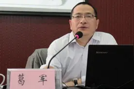 葛军葛大爷终于现身，被众多高考生围观，今年数学拉分跟他有关吗图片