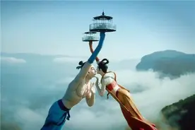 武隆飞天之吻入选2020中国十大丑陋建筑图片