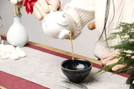 茶汤倒入建盏就可以养出七彩了吗？新手养盏不注重这3点适得其反图片