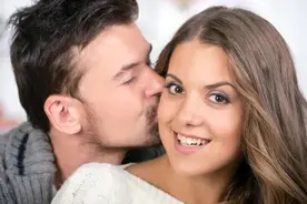 45岁大叔娶27岁美娇妻半年后喊离婚，45岁大叔：她占有欲太强了图片