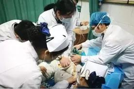 4个月宝宝吃完奶就睡了，一家人打完麻将，再看孩子早已没了呼吸图片