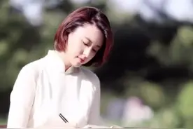 张蕾真会穿，穿上一条白色旗袍身材凹凸有致，格外撩人又迷人图片