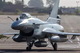 仅生产50架的国产战机，空战击败歼11B，为何空军却不喜欢图片