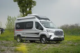 布局各有特色！两款上汽大通V90底盘B型房车推荐图片