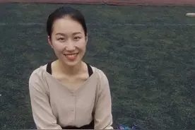 娇俏又傲气，这是一位19岁的坦克女兵图片