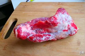 冰箱拿出的冻肉，千万别用清水泡，学会这1招，吃着和鲜肉一样香图片