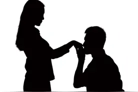 【法治热点早知道】小伙网恋转账十几万，还在家中照顾网恋女友“姑妈”3年，不料46岁“姑妈”竟是女友本人图片