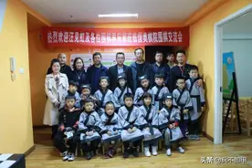 全国围棋冠军汪见虹莅临郑州国奥棋院传道授业解惑图片