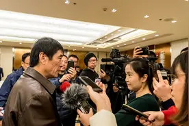 名记炮轰足协新政：屁股决定脑袋！特谢拉不会加盟码头，对吧？图片