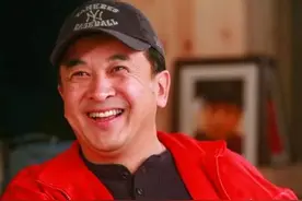 连上24年春晚的黄宏，被免去八一制片厂厂长后，“消失”去哪了？图片