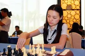 中国天才棋手诸宸，改国籍嫁入一夫多妻制外国王室，如今过成这样图片