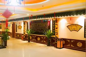 靠“洗脚”发家的重庆首富，为员工买江景房首付，破产后众筹治病图片