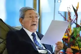 退休前后的朱镕基：“判若两人”图片