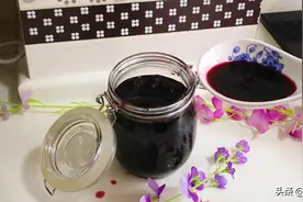每年桑葚季一定要做桑葚酒，作用拿钱买不到，把春天封存进罐子里图片