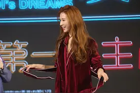 林志玲高颜值任性，穿睡衣录直接就上节目，意外展现出时尚气质感图片