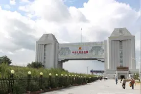 满洲里口岸进口俄罗斯木材的特点图片