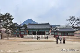 邻国有座山寨版故宫，规模袖珍略显简陋，游客感叹像是农家大院图片