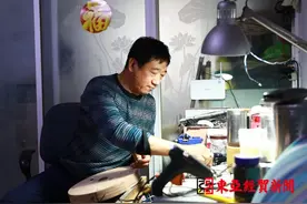 58岁“的哥”玩陀螺——用报废煤气罐改装陀螺 最大的重130斤图片