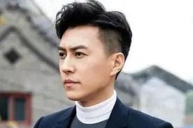 主持人问靳东：胡歌和王凯找你借钱，你借给谁？靳东回答情商高图片