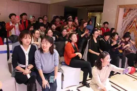 大年初一新媳妇们的聚会图片