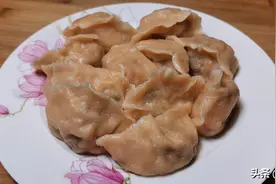 入伏后，要吃饺子，西红柿做馅和揉面，好看更好吃，味道特别香图片