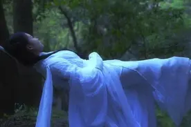 小龙女为何总爱睡在绳上？练功只是借口，真实原因令人动容图片