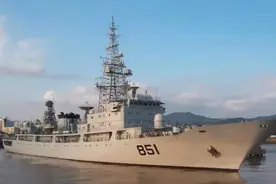 815型电子侦察船有多牛？排水量约5998吨，美军碰到掉头就想走图片