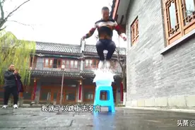 别眨眼！他一跳一点，让武侠片里的轻功“水上漂”仿佛成了真图片