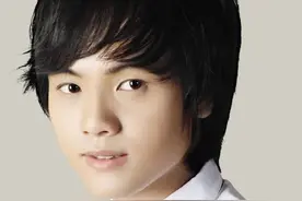 14岁开演唱会，拒上春晚一首歌赚上亿，销声匿迹的郑源经历了什么图片