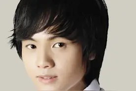 14岁开演唱会，拒上春晚一首歌赚上亿，销声匿迹的郑源经历了什么图片