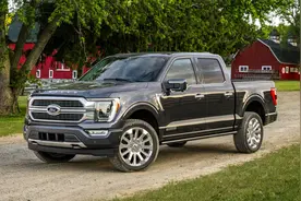 全新福特F-150皮卡来了，搭载5.0升V8发动机，还有混动版车型图片