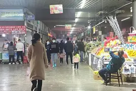 蔬菜降价了？记者郑州实探：最高时15元/斤的菠菜，已降到8元左右图片